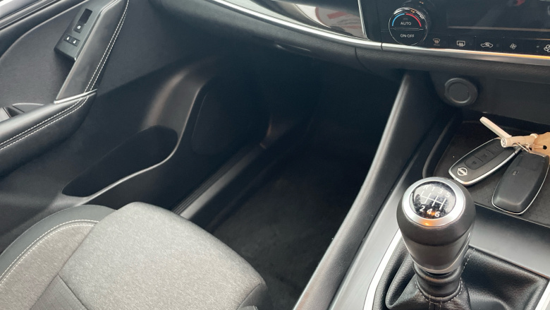 Nissan Qashqai 1.3 DiG-T MH N-Connecta 5dr Petrol Hatchback